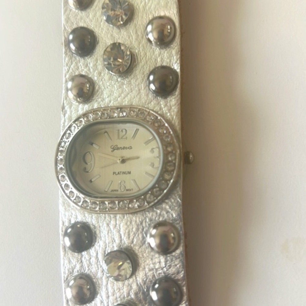 Geneva New vintage Wristwatch, Japanese movement, silver, leather band,crystals, - Picture 4 of 6